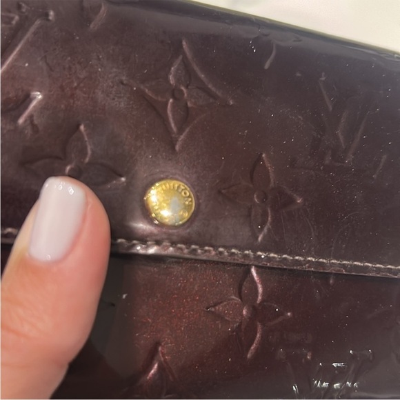 Louis Vuitton Vernis Portefeuille Sarah Wallet Amarante / Burgundy - EUC - Picture 9 of 16